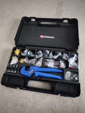 Composition pince à sertir +