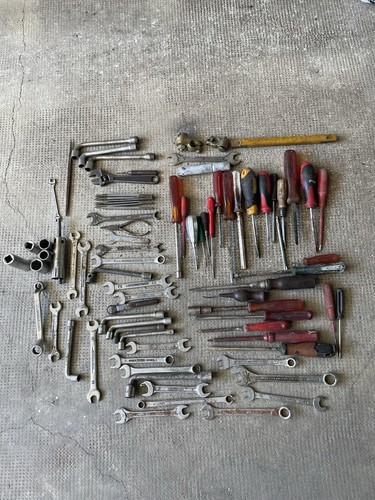 Lot outils clé à - de, pipe